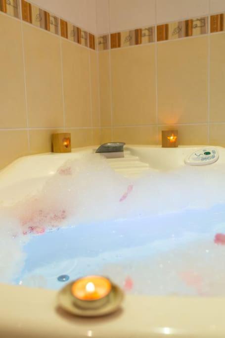 Les Anges Bed & Breakfast Oneux Bagian luar foto