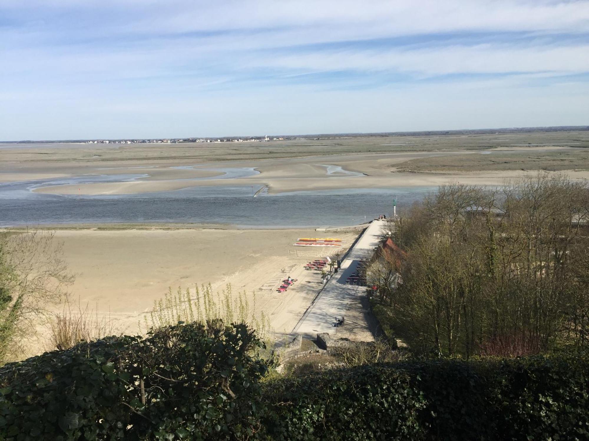 Les Anges Bed & Breakfast Oneux Bagian luar foto